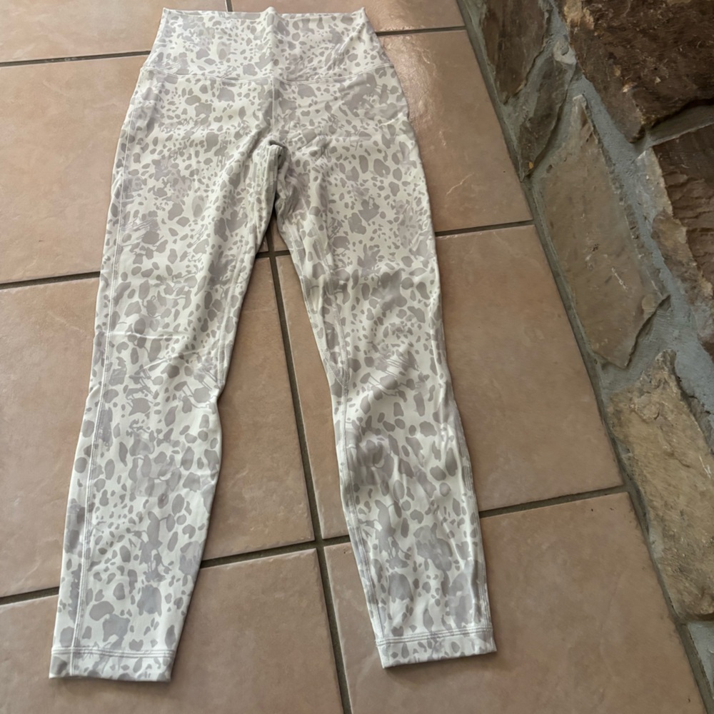Lululemon White and Grey Leggings size 6